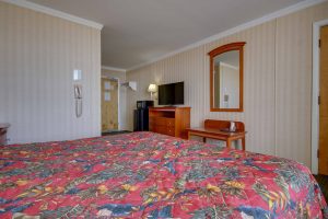 Sahara Motel bedroom with queen bed and flat screen TV