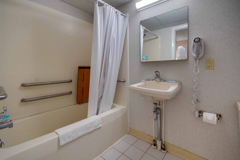 Sahara Motel bathroom with handicap accessible tub shower