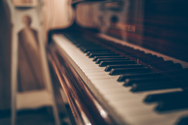 Dueling Pianos at Shenanigan’s Irish Pub
